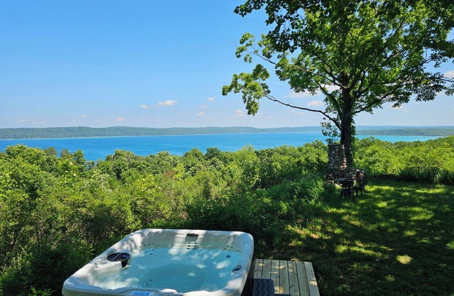 New! Above Crystal Lake - Hot Tub and Stunning Hilltop Views for Stargazers and Nature Lovers! Window A/C Unit in Bedroom!