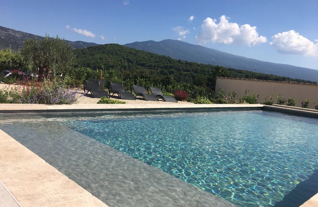 Nouvelle annonce! Maison neuve style loft climatisée avec piscine chauffée