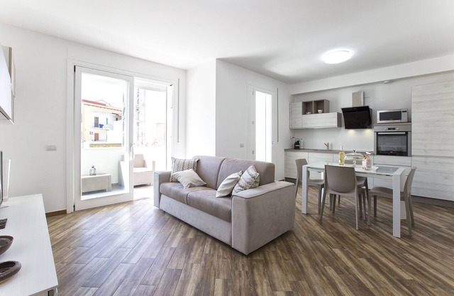 Nouvel et élégant appartement central avec garage