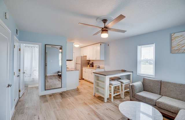 New and sparkly 2/1 on 4 acres!