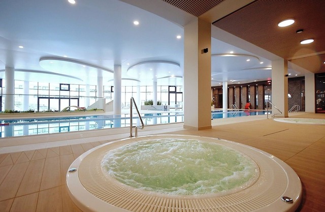 New apartment with balcony, swimming pool, fitness, sauna, 300 m from the beach
