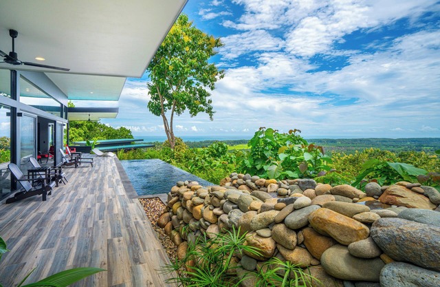 NEW-BEAUTIFUL-3 bedroom-sleep 8-safe