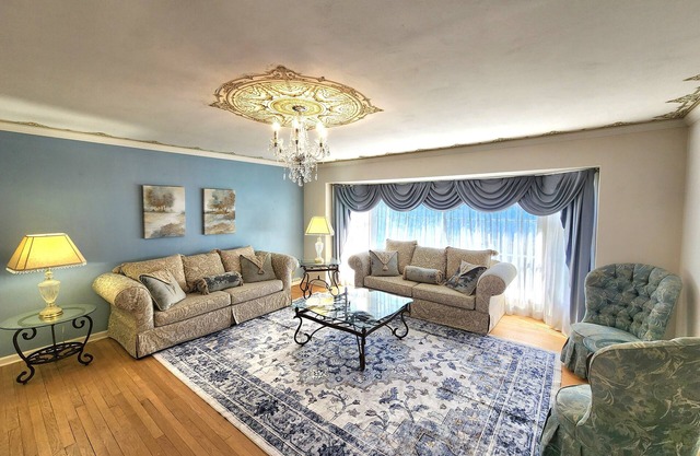 ☆NEW☆ Bridgerton House, Private Pool, 4 bed, 3 bath, near beach and zoo.