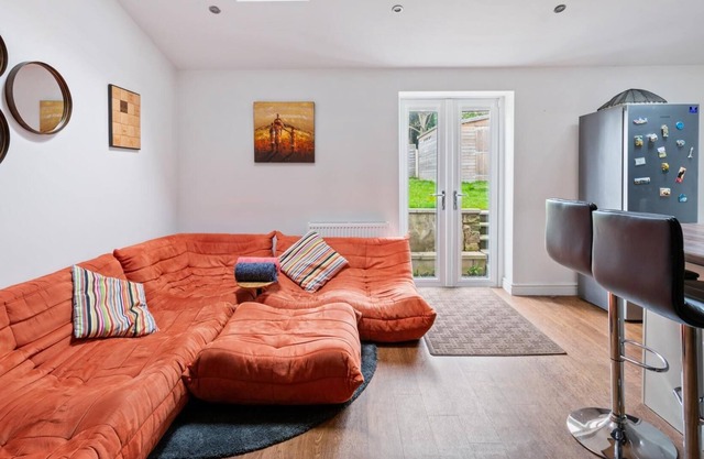 NEW Bright & Stylish 4BD Home City Centre of Leeds