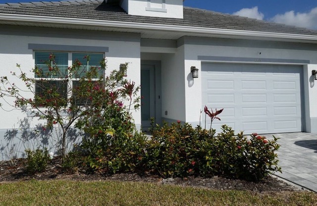 New build 3BR beach pool home, close to everything !