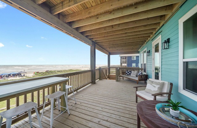 New Build! Beach Front Luxury House w/Ocean Views & Breeze