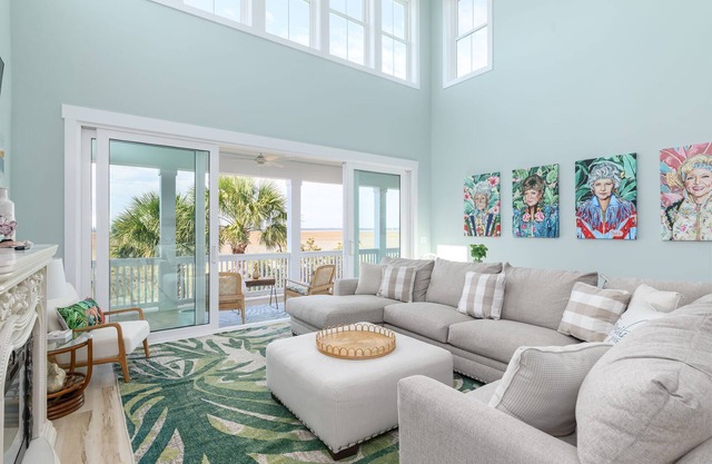 New Build, walking distance to pool and beach! Perfect location on Harbor Island!