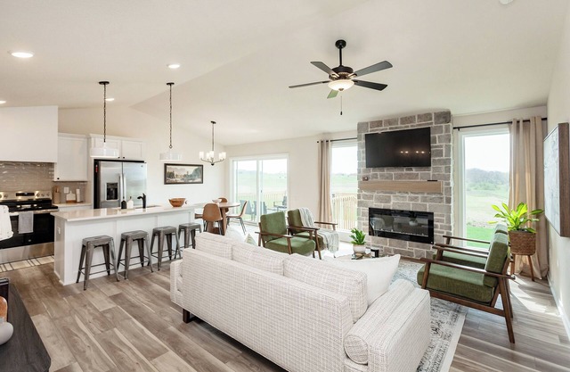 New Build! Family Fun 4BR - Pond/Sunset Views - Game Room - 100" TV - Sleeps 12