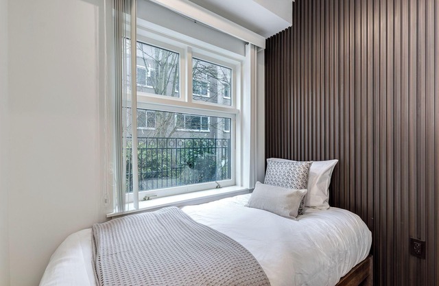 NEW BUILDING -Pet Friendly 2 BR @ 1170 Barclay