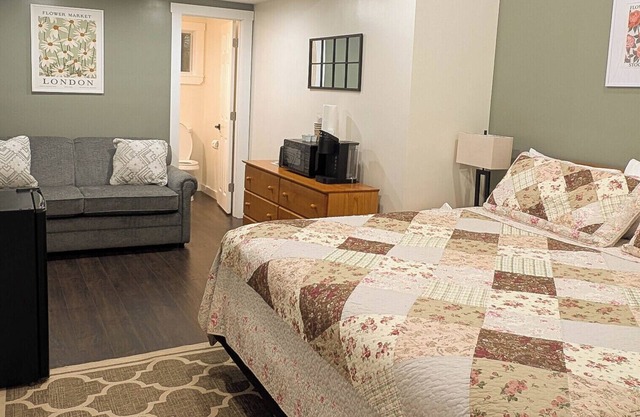 Budget Cabin Stay Cabin 12B Pet Friendly