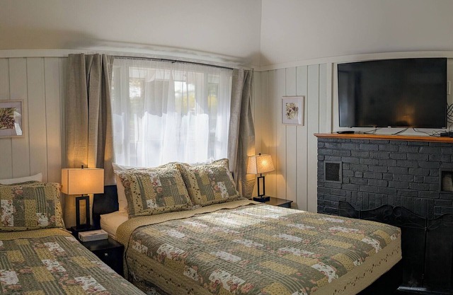 One Bedroom Cabin Private and Comfortable Pet Friendly Cabin 20