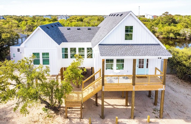 New CANAL front home a few rows back from the OCEAN! Beach passes provided!