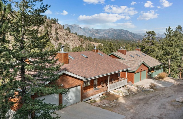 NEW! Cascade Mountain Home by Estes Park Homes