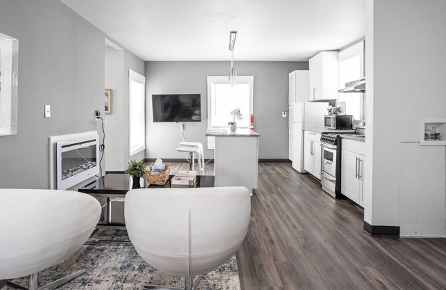New Castle Getaway, Cute 2 Bdrm Apt!