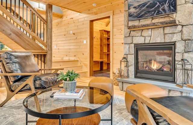 NEW Chalet! Hottub|Arcade|Wet Bar|Slps12|Location!