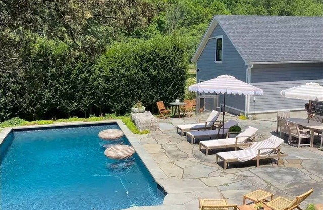 New Charming 3-bedroom 1892 Farmhouse 3min from downtown Hudson, NY