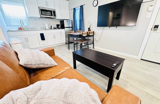NEW Chic Studio w/ Gated Access