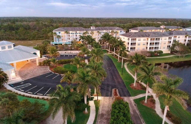New coastal furniture, paint! 3 bdrm Cape Haze Resort condo; pool, pickle ball.
