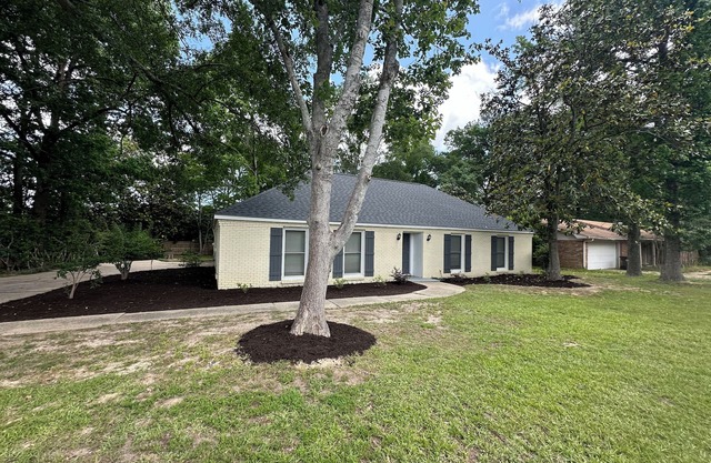 New! Spacious in Midtown- The Holly House