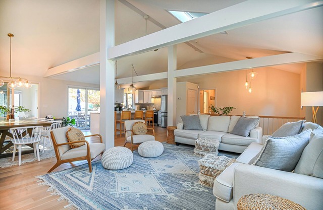 NEW! Completely renovated 6BR / 3BA; 8-minute walk to Moody Beach