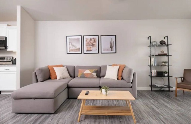 New Construction - 3BD & 2BA - Long Stays Welcome
