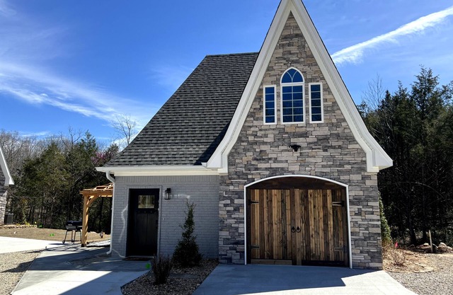 New Construction Home, Short Walk to Lake Access