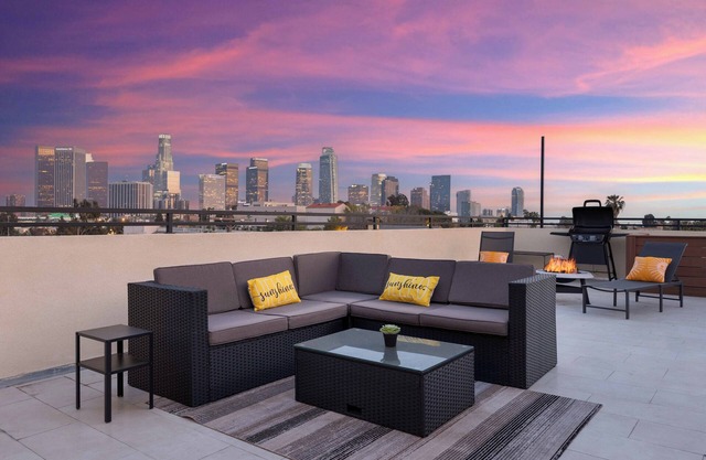 New Construction Elegantly furnished near Downtown & Hollywood