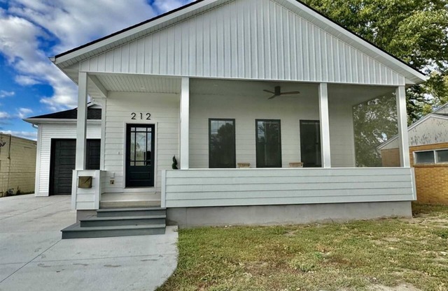 New Construction Home, 1 block to Legendary Surf District/ Blocks to downtown