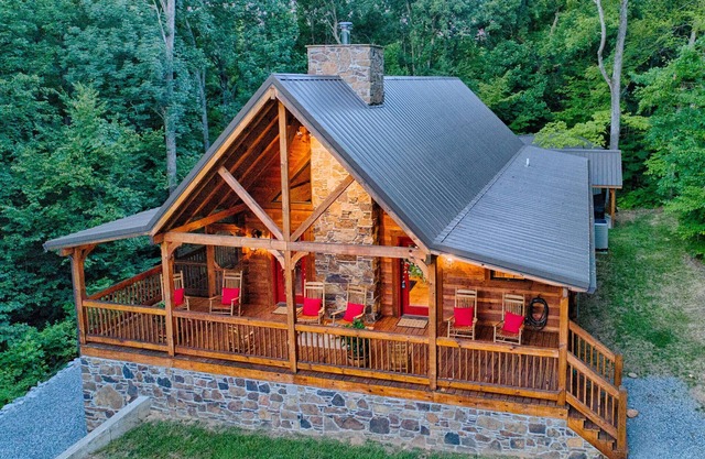 Maison neuve en bois rond, belle maison avec cale de bateau