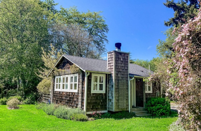 Nouveau chalet dans une ferme avec une salle de jeux partagée près des plages et des parcs