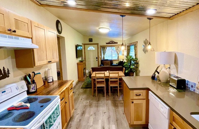 New cozy 2Br/2Bath cabin near Mount Rainier!!!!