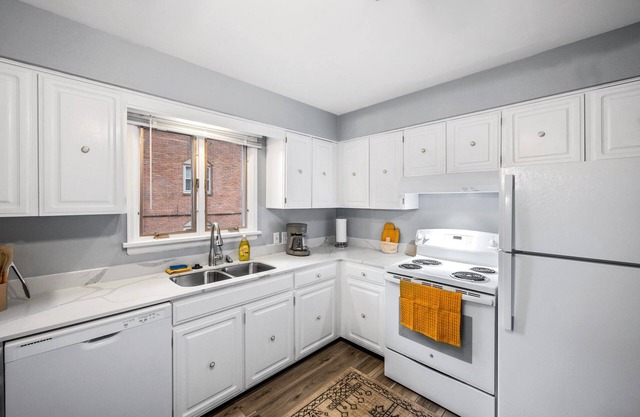 NEW! Cozy Boho 2BR W/ King 7 Miles from Downtown