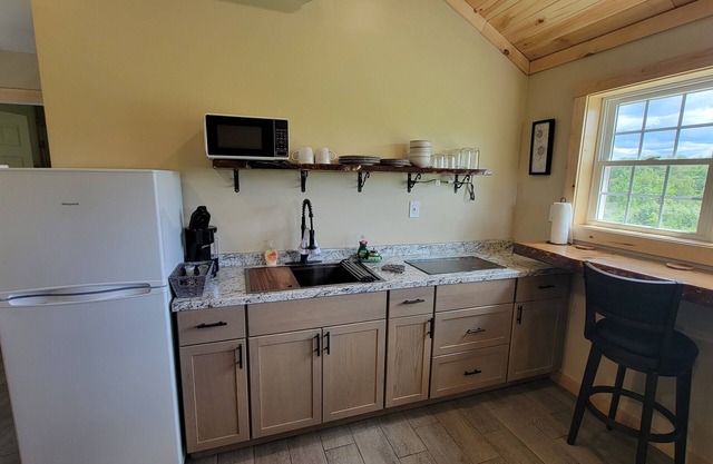 NEW Cozy Cabin located in Oakland tucked away in a peaceful wooded scene.