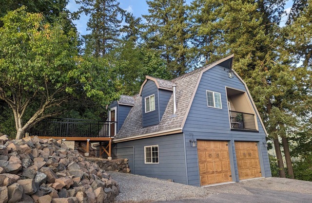 New Cozy Cottage - Centrally located in the Pacific Northwest