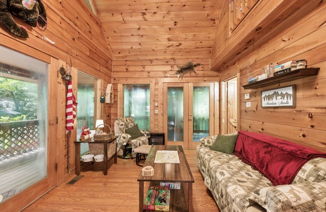 NEW! Cozy Creekside Cabin with Wraparound Porch