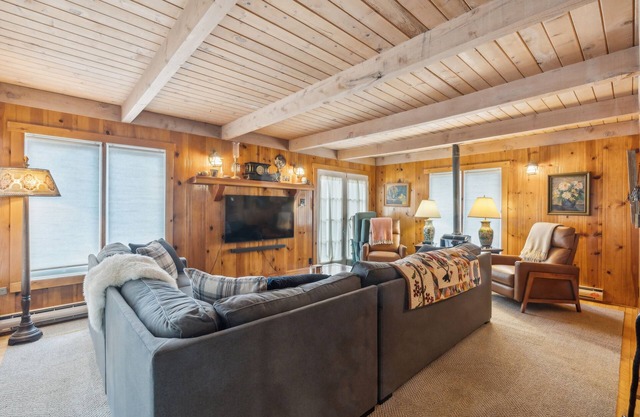 NEW! Cozy Mountain Retreat – Relax & Explore