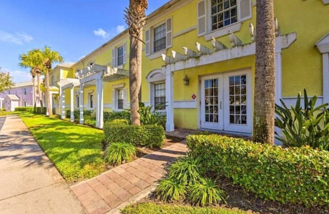 NEW! Cozy St Petersburg Escape: Boat Slip On-Site!