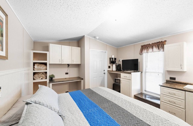 NEW! Daze Off(Suite 6) - Pet Friendly Suite by The Lodges at Fossil Creek