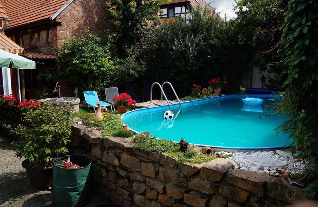 NOUVEAU depuis janvier 2015: Appartement avec cour ensoleillée, jardin et piscine