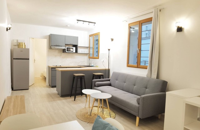 New deco Apt with private yard 150m to RER bagneux
