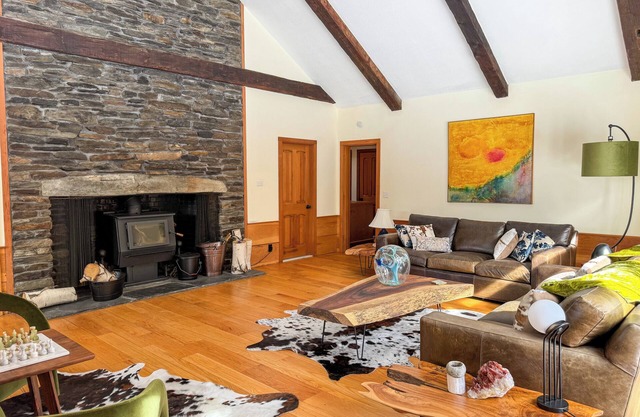 NEW - Designer Home - Mins to Lebanon/Hanover - Chef's Kitchen - Sauna -Sleeps 8