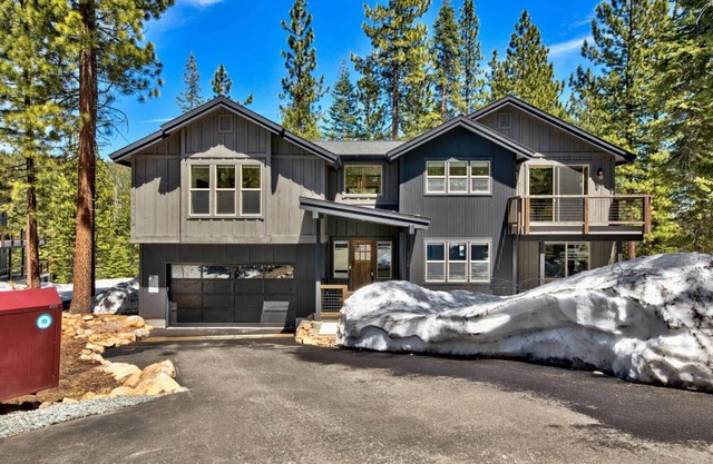 High-end, Hot Tub, A/C, Bunk Beds, EV Charger