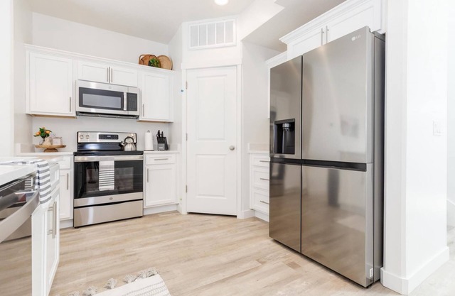 New Designer Townhome w Trailer Parking Games