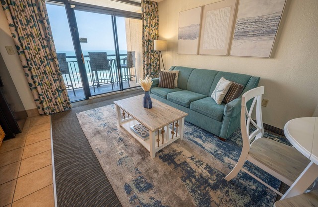 New Direct Oceanfront, Great Views & Heated Pools!