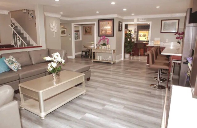 New Disney/Huntington/Knott's Home for 20 people