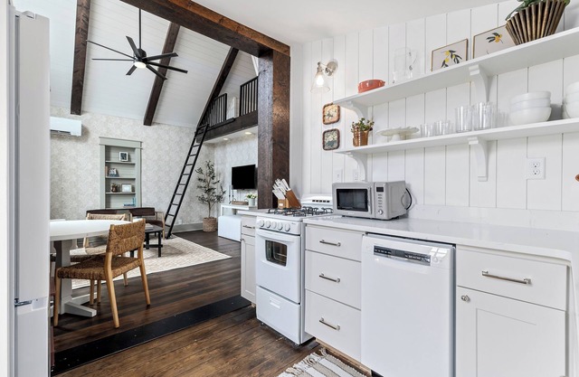 New Downtown Cottage