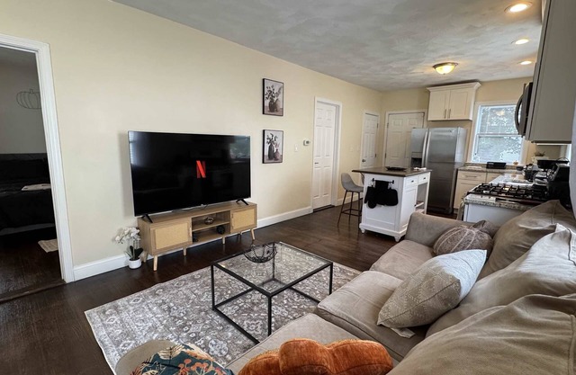 NEW Downtown Salem Retreat 3BD W/ Parking