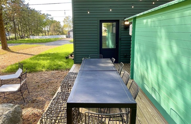 New! Downtown Three Oaks -15min to Beach! Lively Modern Family-Friendly +Cabin
