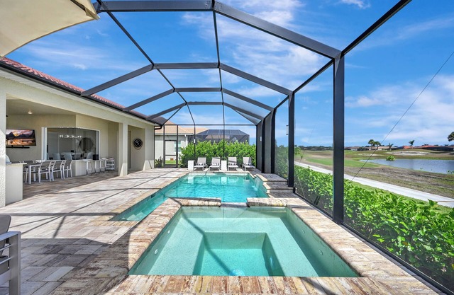 New: Naples Holiday Oasis with Golf Course Views; Minutes from Marco Island