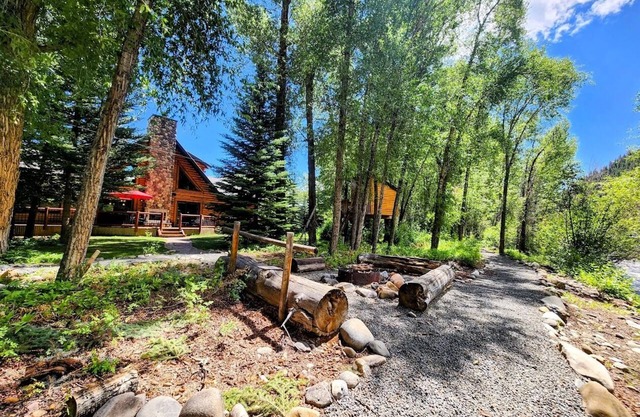 NEW! East River Escape: A Waterside Escape in Almont! Discount!